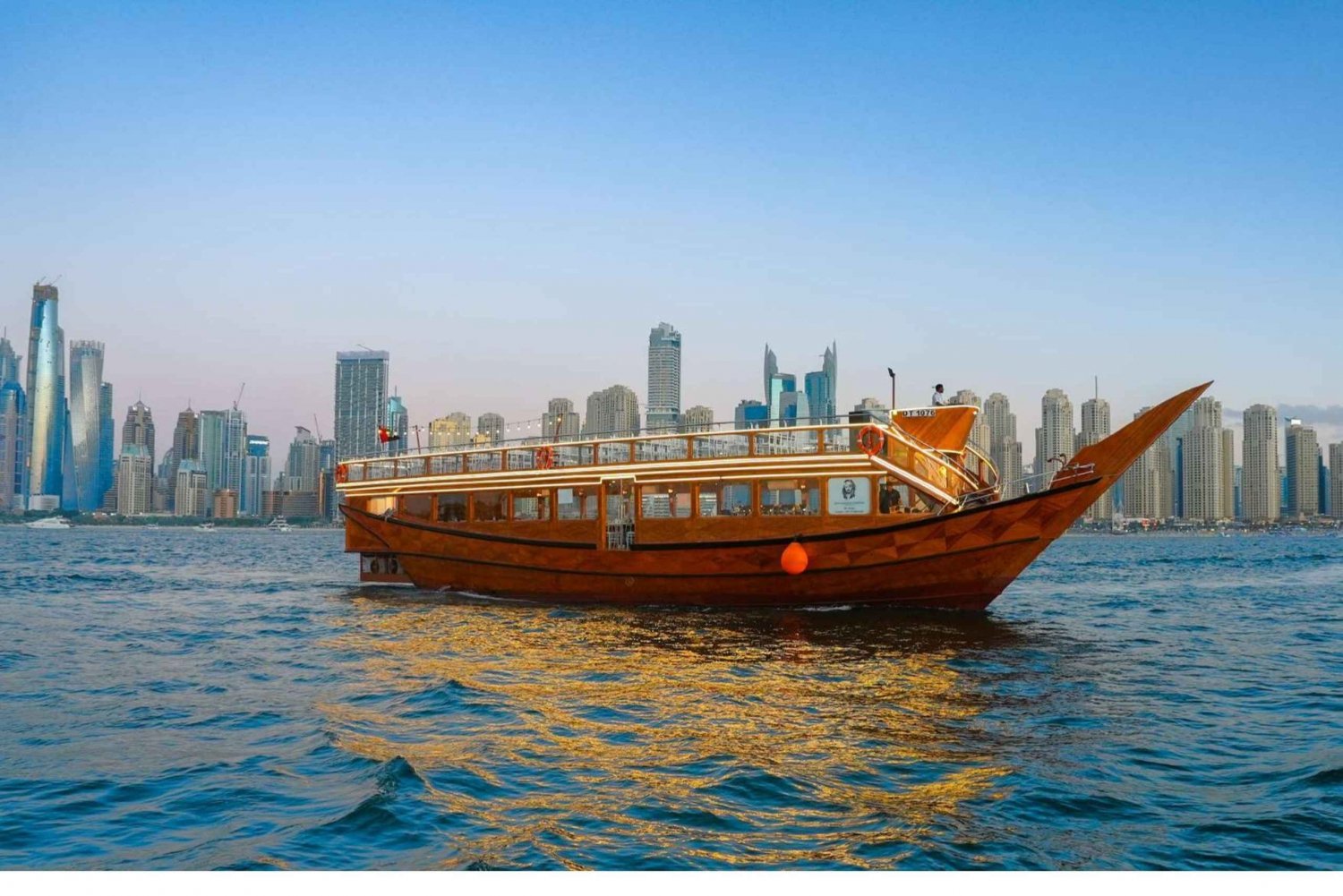 Dubai: Marina Buffet Dinner Cruise med live underholdning