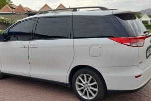 Dubai: Noleggio auto private Previa 7 posti con autista