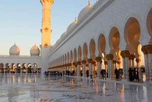 Dubaj: Sheikh Zayed Mosque & Qasr Al Watan Tour z odbiorem z lotniska