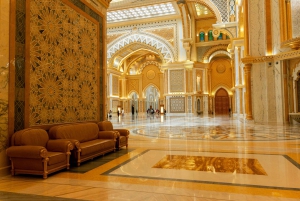 Tutustu Abu Dhabiin: 2 päivän kulttuurimatka Dubaista