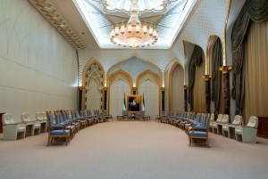 Tutustu Abu Dhabiin: 2 päivän kulttuurimatka Dubaista