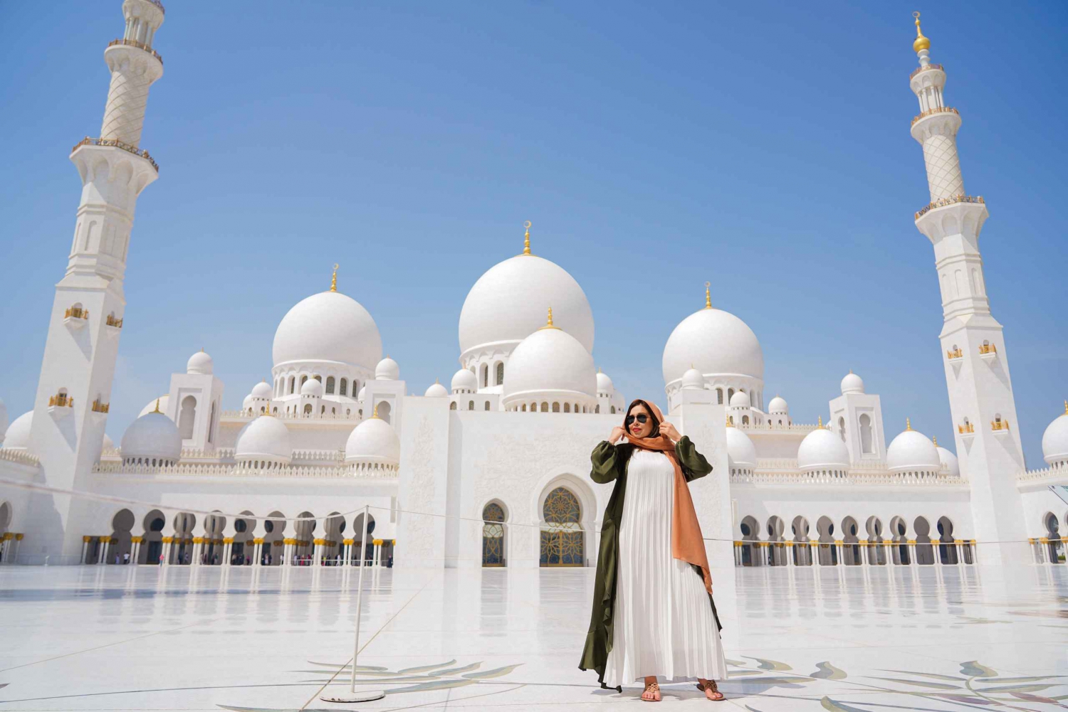 Fra Abu Dhabi: Sheikh Zayed-moskéen og Qasr Al Watan-tur