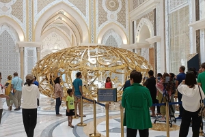 Fra Abu Dhabi: Sheikh Zayed-moskéen og Qasr Al Watan-tur