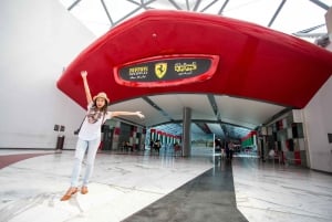 Fra Dubai: Dagstur til Abu Dhabi med Ferrari World-billett