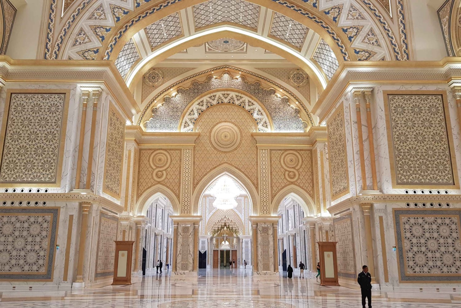 Из Дубая: однодневный тур в Абу-Даби с Qasr al Watan
