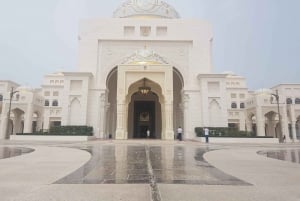 From Dubai: Abu Dhabi Day Tour with Qasr al Watan