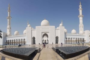 De Dubai: Excursão de um dia a Abu Dhabi com Qasr al Watan