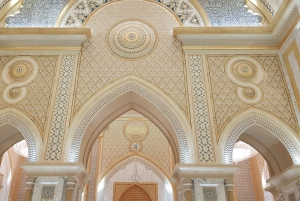 Из Дубая: однодневный тур в Абу-Даби с Qasr al Watan