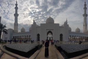 Из Дубая: однодневный тур в Абу-Даби с Qasr al Watan