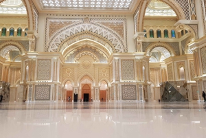 Из Дубая: однодневный тур в Абу-Даби с Qasr al Watan