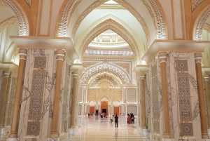 Из Дубая: однодневный тур в Абу-Даби с Qasr al Watan