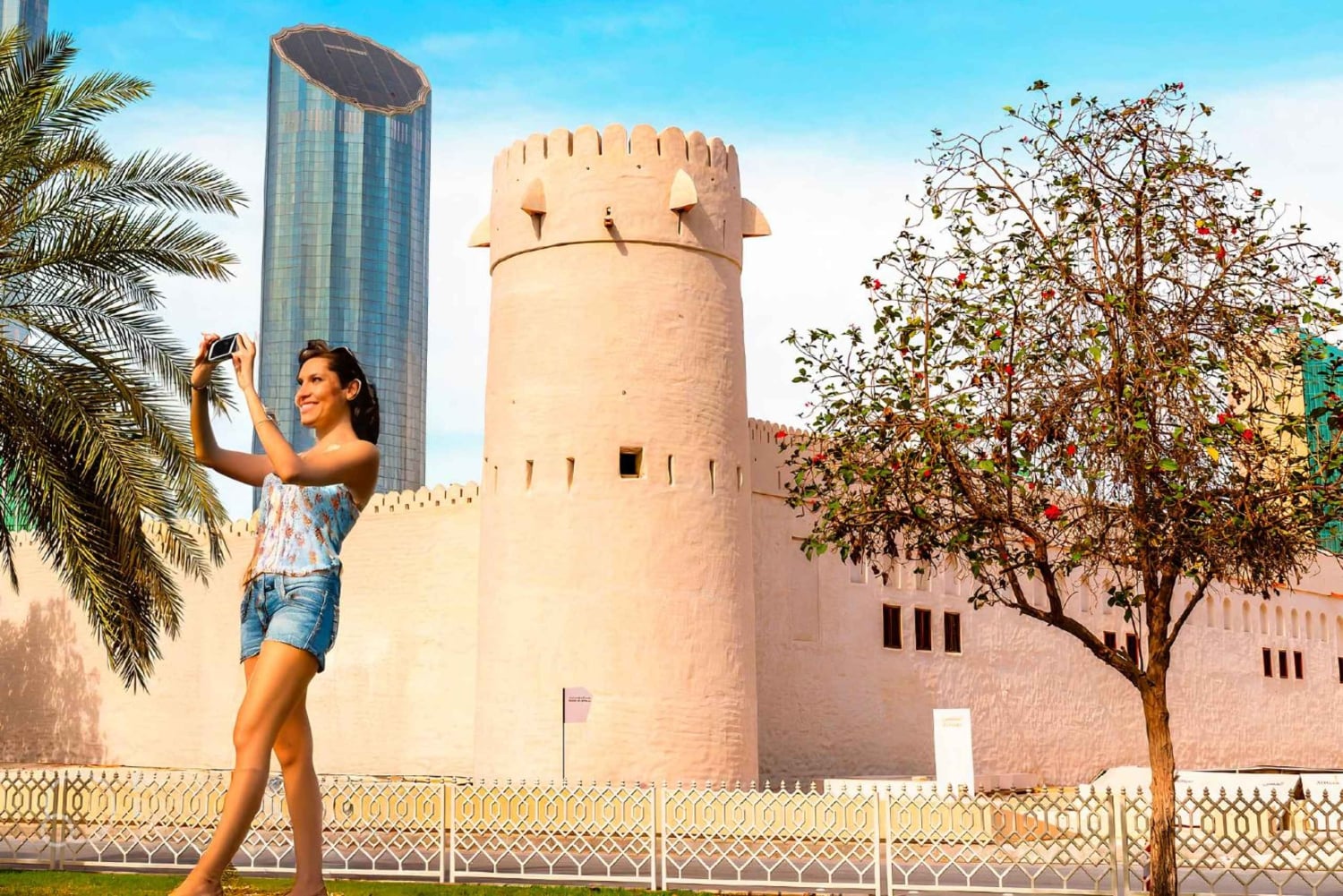 Desde Dubái: Tour por el patrimonio de Abu Dabi: Al Hosn y Village.