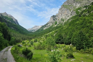 5 päivän vaellusseikkailu koskemattomissa Albanian Alpeilla
