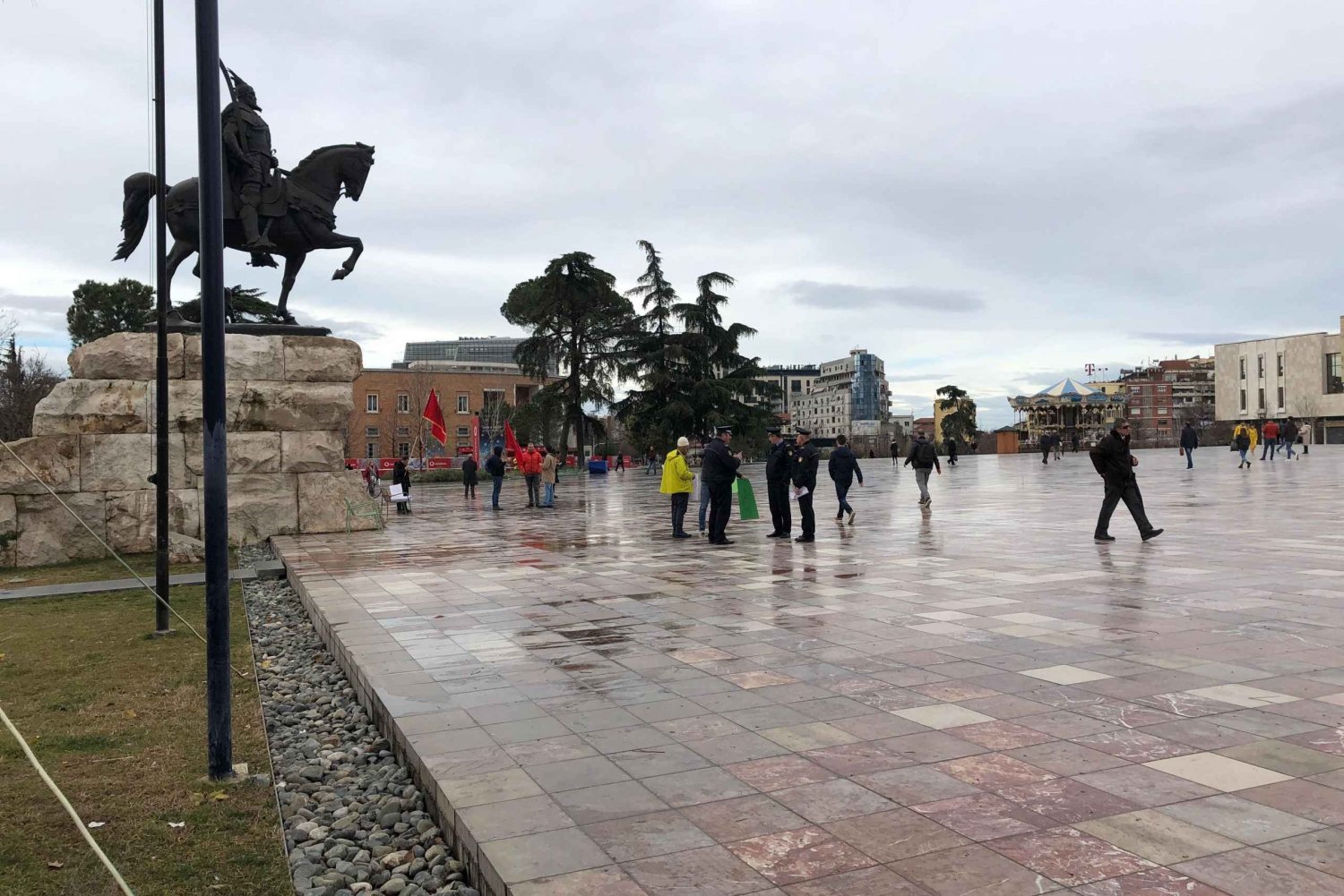 A short walking tour showing all in Tirana