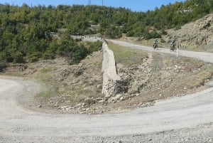 Passeio de bicicleta pela Albânia