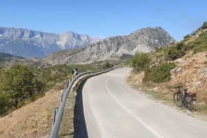 Passeio de bicicleta pela Albânia