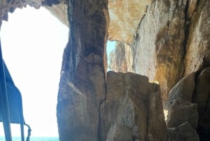 Himara: aventuras con esnórquel en cuevas y playas secretas