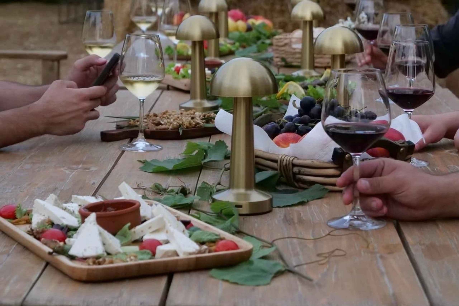 Hani i Qerositでアルバニアワインとラキのテイスティング体験をお楽しみください