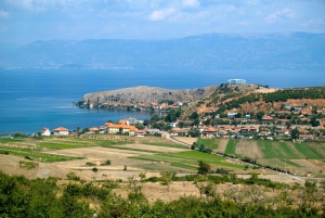 Albanian järvialue Ohridista ja Strugasta.