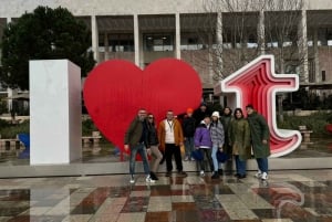 Entdecke Tirana: Spazieren gehen und lokale Aromen probieren