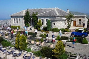 De Tirana, Durrës e Golem: excursão a Saranda, Blue Eye e Ksamil