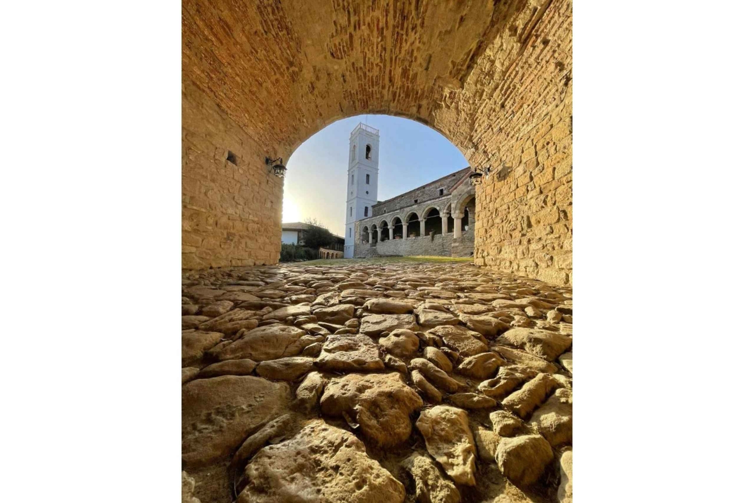 Berat og Mangalem-distriktet med Ardenica-klosteret