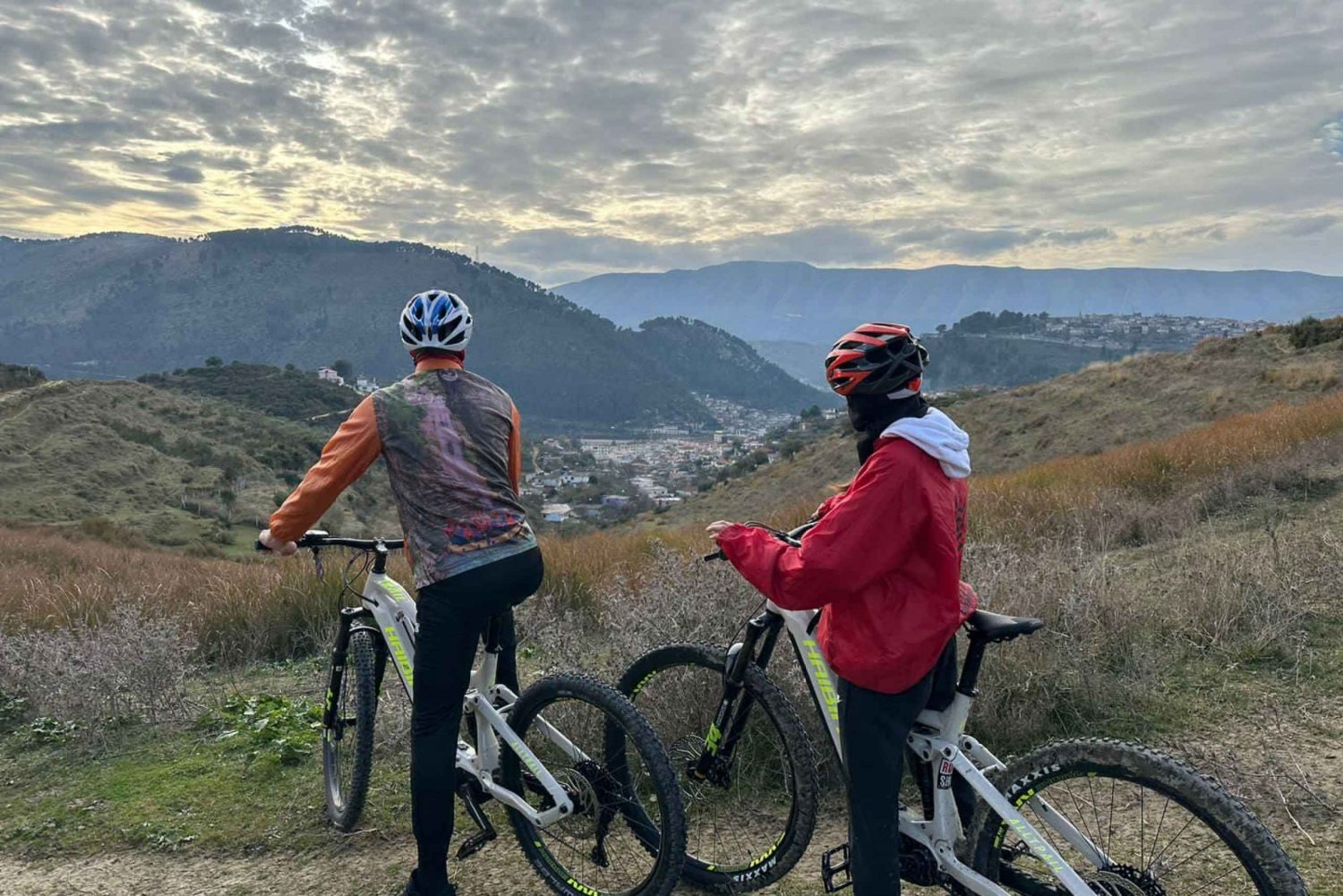 Berat: Elektrische fietstour met lunch