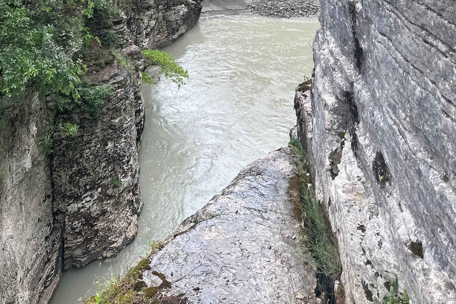 Berat: Osum Canyon og Bogove-vandfaldet – dagsudflugt