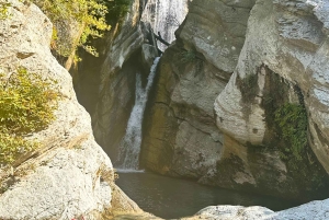 Berat: Osum Canyon og Bogove-vandfaldet – dagsudflugt