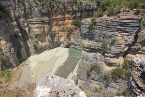 Berat: Osum Canyon og Bogove-vandfaldet – dagsudflugt