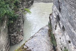 Berat: Osum Canyon og Bogove-vandfaldet – dagsudflugt
