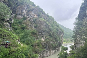 Berat: Osum Canyon og Bogove-vandfaldet – dagsudflugt