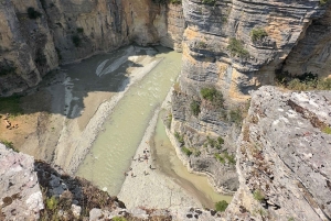 Berat: Osum Canyon og Bogove-vandfaldet – dagsudflugt