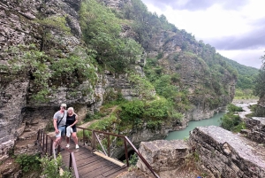 Berat: Osum Canyon og Bogove-vandfaldet – dagsudflugt