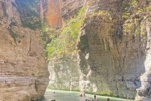 Berat: Osum Canyon og Bogove-vandfaldet – dagsudflugt
