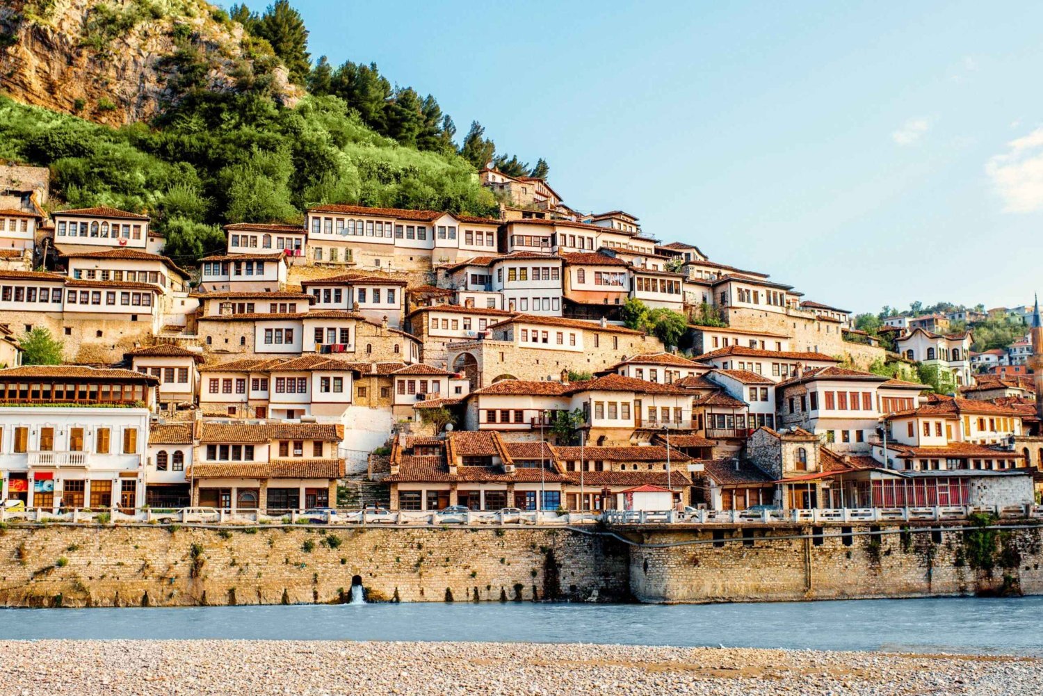 Aventura ao ar livre em Berat - Cultura e diversão com tiro ao alvo real