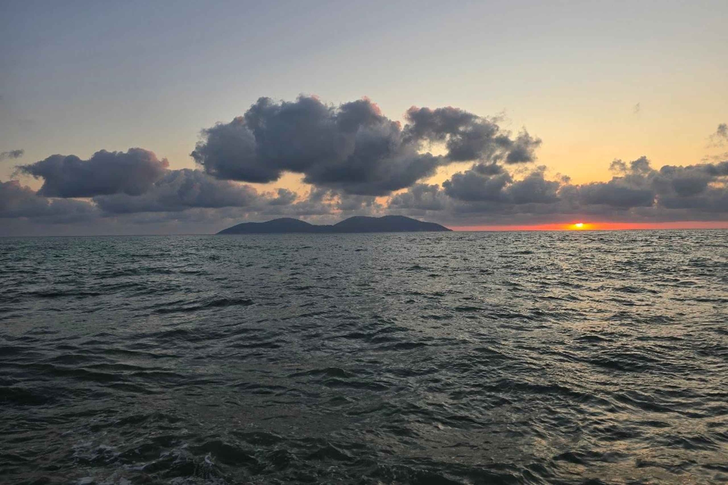 Berat: Private Sunset Tour with Wine and Fruits