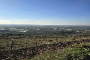 Berat: Private Sunset Tour with Wine and Fruits