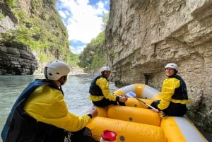 Çorovoda: Osumi Canyon River Tubing Tour with Picnic Lunch