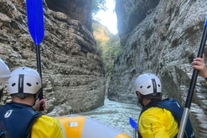 Çorovoda: Osumi Canyon River Tubing Tour with Picnic Lunch