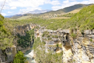 Berat's förtrollade kanjoner och grottor: En hjältes resa