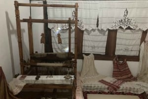 ベラトの魅力をご紹介：ユネスコ旧市街、城の眺望、ワインの試飲