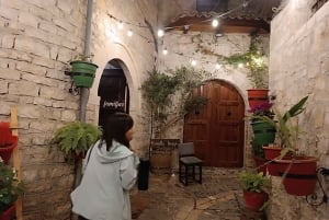 ベラトの魅力をご紹介：ユネスコ旧市街、城の眺望、ワインの試飲