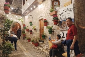 ベラトの魅力をご紹介：ユネスコ旧市街、城の眺望、ワインの試飲