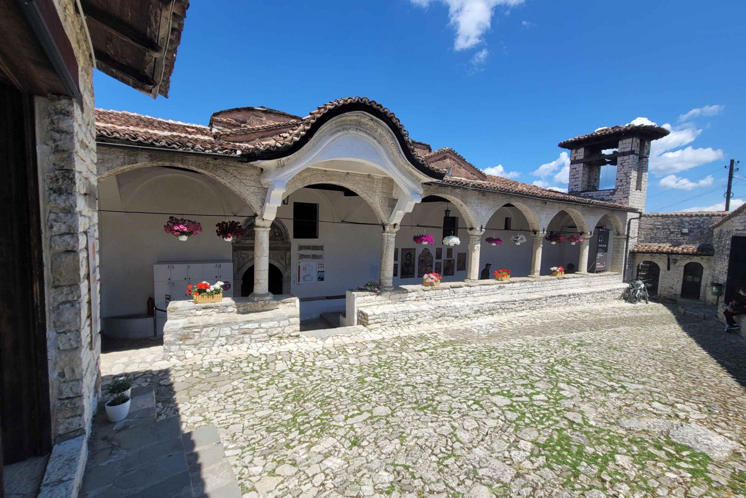 Berat: Wine Tasting & City tour, Onufri Museum Full-Day Trip