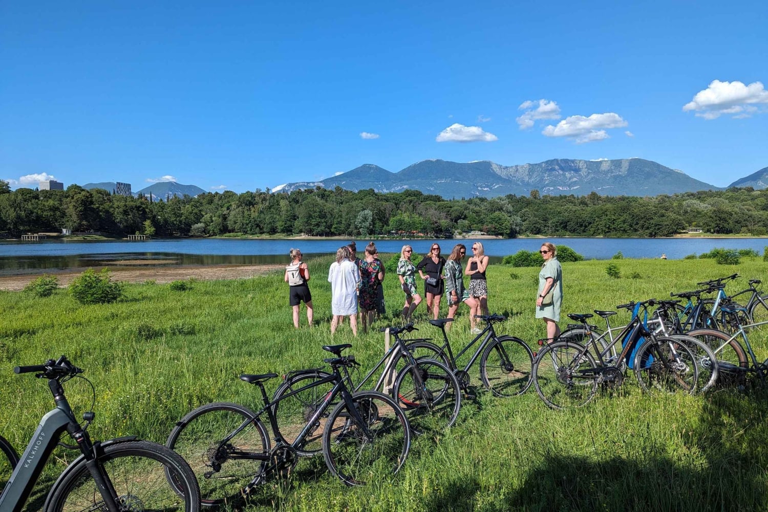Pyöräretki Tiranan kohokohtiin