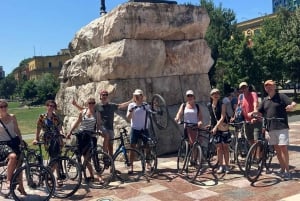 Pyöräretki Tiranan kohokohtiin