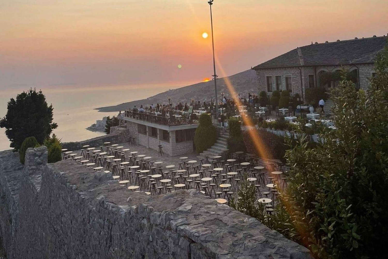 Sarande, Blauw Oog & zonsondergangtour bij het fort van Lekuresi