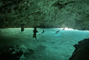 Excursión en lancha rápida por la Cueva de la Gema Azul Vlore