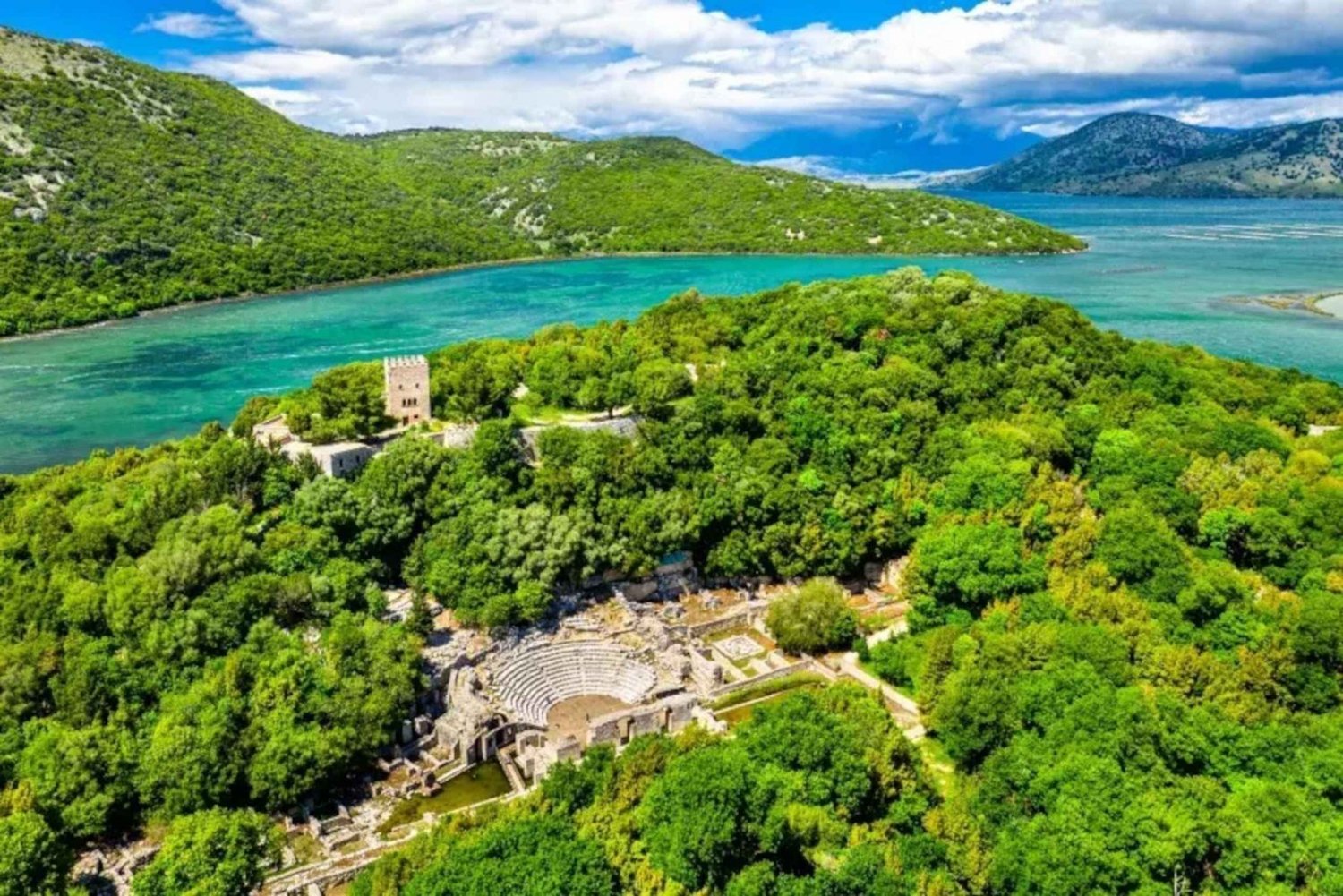 Blue Line: Dagstur til Vlore-Butrint nasjonalpark og Blue Eye
